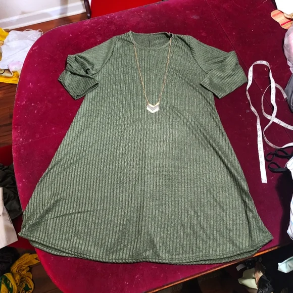 Dark Green Dress 👗 - Picture 2 of 7